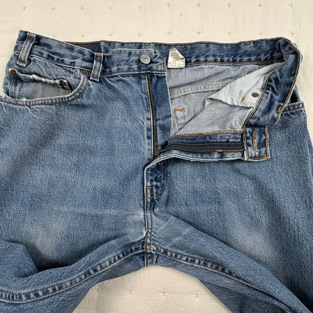 Levi's Vintage 505 Jeans Men's 36x32 Medium Wash Denim Paper Batwing Tag